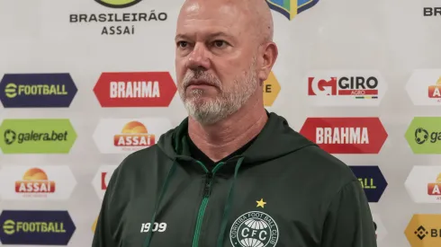 Zago durante confronto contrao Santos no Campeonato Brasileiro de 2023.
