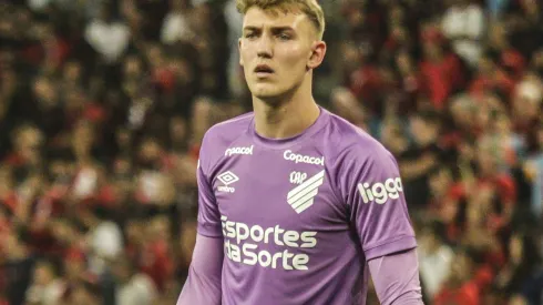 Léo Linck durante confronto contra o Internacional no Brasileirão de 2023.
