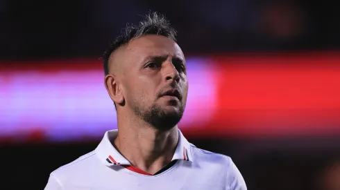 Rafinha pode deixar o São Paulo na janela de transferências. 
