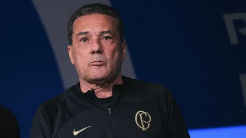 Vanderlei Luxemburgo técnico do Corinthians durante partida contra o Fortaleza no estádio Arena Corinthians pelo campeonato Copa Sul-Americana 2023. Foto: Ettore Chiereguini/AGIF
