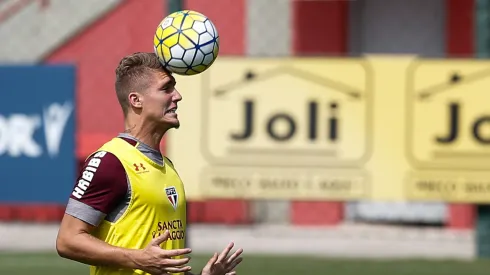 Lyanco é cria da base do São Paulo - Foto: Marcello Zambrana/AGIF