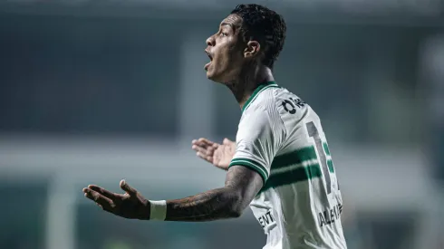 Alef Manga está afastado dos gramados pelo STJD - Foto: Heber Gomes/AGIF