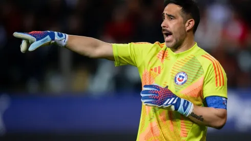 Goleiro Bravo em ação pelo Chile (Nicolò Campo / Alamy Stock Photo)