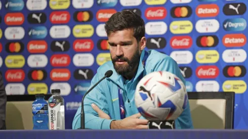 Alisson durante coletiva de imprensa pela Seleção Brasileira<br />
Créditos: Rafael Ribeiro/CBF