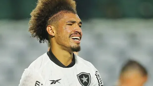 Textor atualiza situação de Adryelson e garante reforços para o Botafogo: “Fortalecer o elenco”

