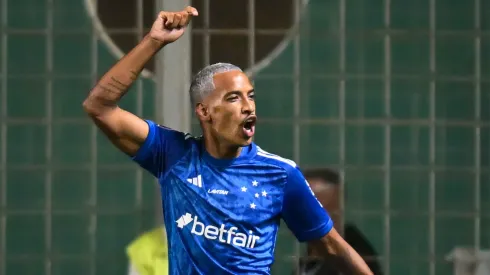 Matheus Pereira, do Cruzeiro, comemora após marcar o primeiro gol do time durante partida da Copa CONMEBOL Sul-Americana 2024 entre Cruzeiro e Union La Calera na Arena Independencia em 16 de maio de 2024 em Belo Horizonte, Brasil. Foto: Pedro Vilela/Getty Images
