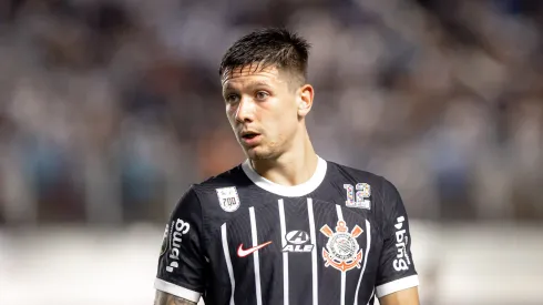 Rodrigo Garro jogador do Corinthians durante partida contra o Santos no estadio Vila Belmiro pelo campeonato Paulista 2024. 
