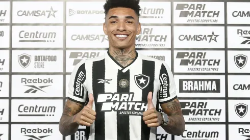 Foto: Vitor Silva/Botafogo – Igor Jesus durante apresentação no Botafogo. 
