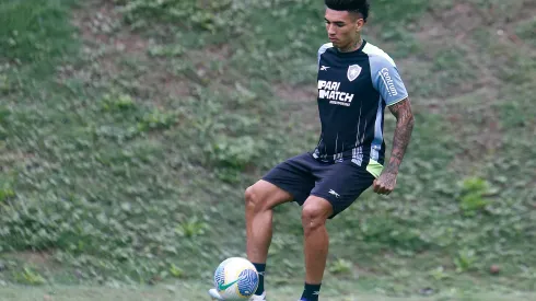 Foto: Vitor Silva/Botafogo – Igor Jesus durante treinamento do Botafogo.
