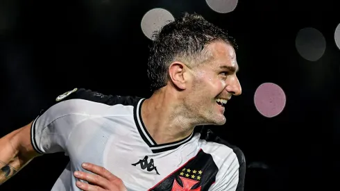 Vegetti jogador do Vasco durante partida contra o Fortaleza no estádio São Januário pelo campeonato Brasileiro A 2024. 
