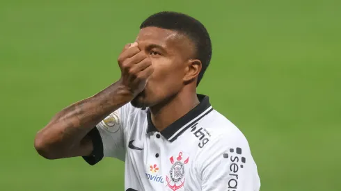 Léo Natel retornou de empréstimo ao Corinthians. 
