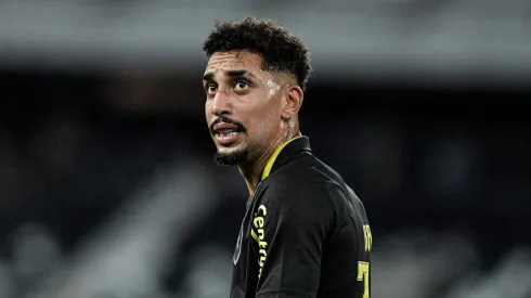 Kaue jogador do Botafogo durante partida contra o Boavista no estadio Engenhao pelo campeonato Carioca 2024. Foto: Thiago Ribeiro/AGIF
