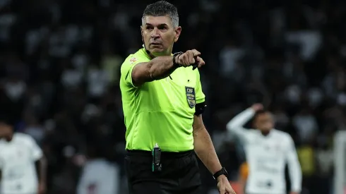 Marcelo de Lima Henrique, árbitro durante a partida entre Atlético-MG x São Paulo.
