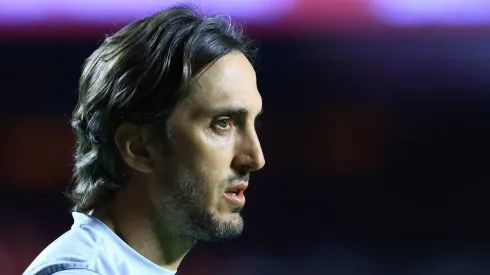  Luis Zubeldia técnico do São Paulo durante aquecimento antes da partida contra o Cuiaba no estadio Morumbi pelo campeonato Brasileiro A 2024. Foto: Marcello Zambrana/AGIF
