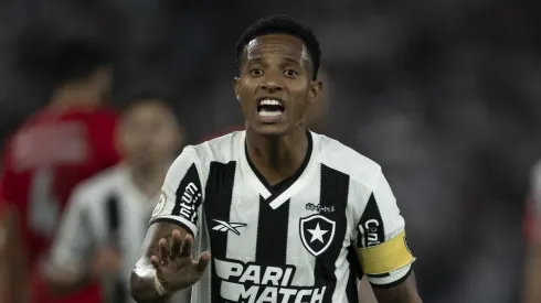 Tchê Tchê, jogador do Botafogo. 
