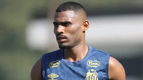 Joaquim jogador do Santos durante treino no Centro de Treinamento CT Rei Pele. 
