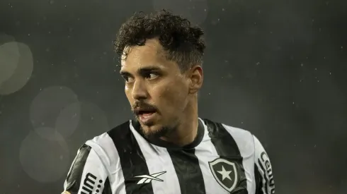 Eduardo pode passar por cirurgia no Botafogo. 
