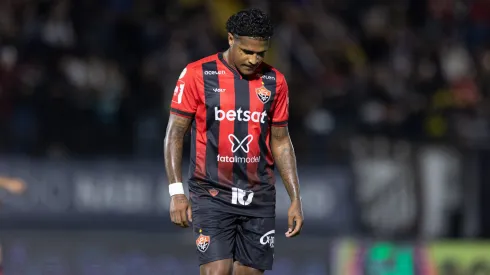 Rodrigo Andrade durante partida contra o Bragantino pelo campeonato Brasileiro A  (Foto: Diogo Reis/AGIF)
