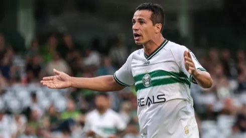 Leandro Damiao jogador do Coritiba lamenta durante partida contra o Brusque no estadio Couto Pereira pelo campeonato Brasileiro B 2024
