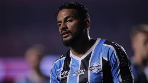 Reinaldo vem sendo criticado pela torcida do Grêmio – Foto: Ettore Chiereguini/AGIF
