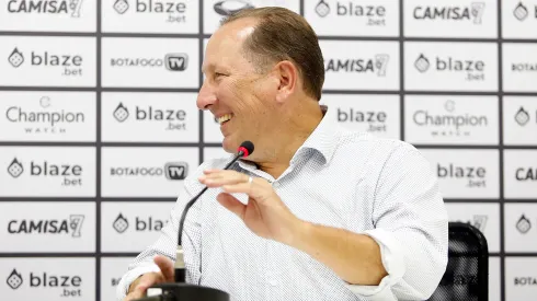 Foto: Vitor Silva/Botafogo – John Textor durante coletiva de apresentação no Botafogo.
