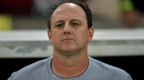 Rogério Ceni durante confronto contra o Flamengo no Brasileirão 2024.
