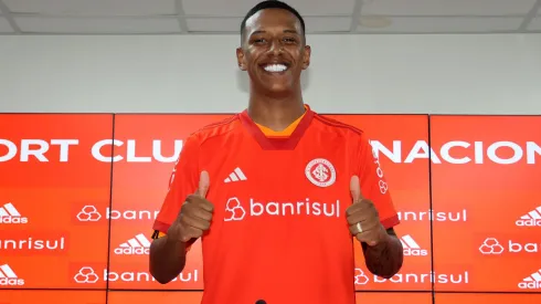 Apresentação do jogador Robert Renan. 
