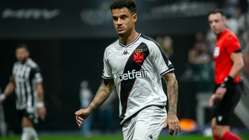 Coutinho durante confronto contra o Atlético-MG no Brasileirão de 2024.
