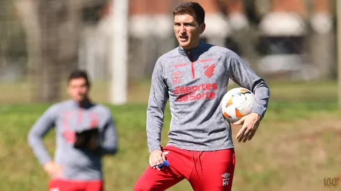 Martín Varini durante treinamento do Athletico, nesta segunda (22)
