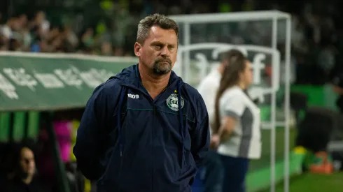 Fábio Matias durante confronto contra o América-MG na Série B de 2024.
