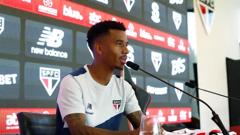 Foto: Rubens Chiri / saopaulofc – Marcos Antônio durante coletiva de apresentação no São Paulo.
