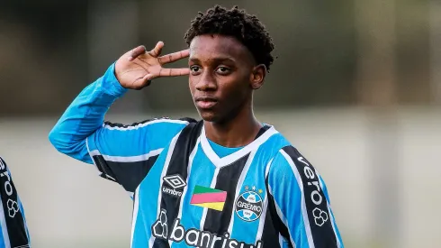 O jogador Gabriel Mec durante partida entre Gremio x Cruzeiro pelo campeonato Brasileiro Sub-20 no Ct Presidente Helio dourado. Gabriel Mec. Existem rumores de um suposto negocio com o Chelsea intermediado pelo pai do atacante Neymar Jr
