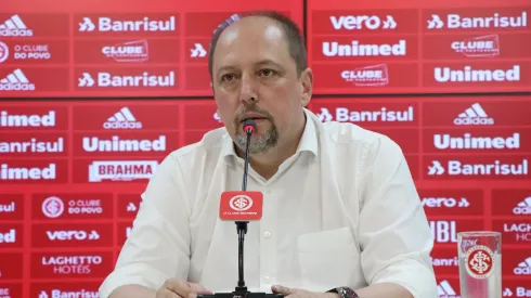 Foto: Ricardo Duarte/Internacional – Alessandro Barcellos durante entrevista coletiva.
