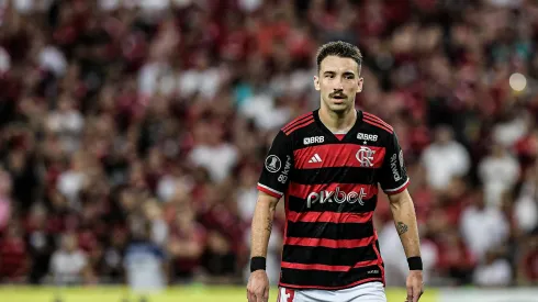 Léo Ortiz vinha sendo escalado como volante - Foto: Thiago Ribeiro/AGIF