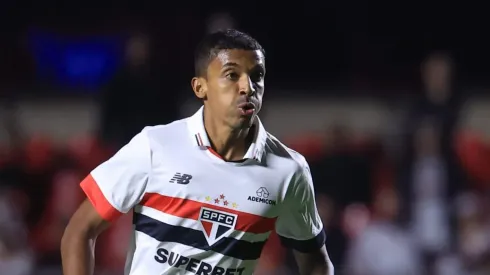 Luiz Gustavo virou titular no São Paulo. 
