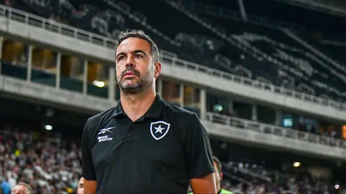 Artur Jorge tecnico do Botafogo durante partida contra o Athletico-PR no estadio Engenhao pelo campeonato Brasileiro A 2024
