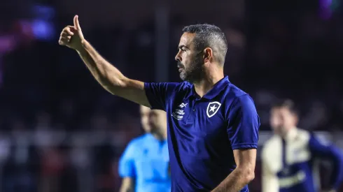 Artur Jorge ganha mais uma opção no meio-campo - Foto: Marcello Zambrana/AGIF