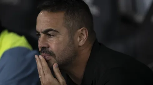 Artur Jorge tecnico do Botafogo durante partida contra o Cruzeiro no estadio Engenhao pelo campeonato Brasileiro A 2024. Foto: Jorge Rodrigues/AGIF
