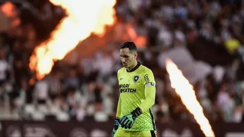 Gatito Fernández, goleiro do Botafogo, durante partida contra o Atletico-GO, no Nilton Santos, pelo Campeonato Brasileiro.
