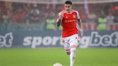 Fabricio Bustos jogador do Internacional durante partida contra o Rosario Central no estadio Beira-Rio pelo campeonato Copa Sul-Americana 2024. Foto: Maxi Franzoi/AGIF
