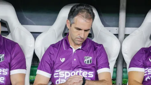 Leo Conde tecnico do Ceara durante partida contra o Santos no estadio Arena Castelao pelo campeonato Brasileiro B 2024.
