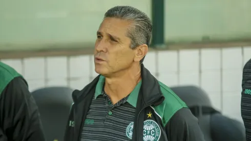 Jorginho tecnico do Coritiba, no Couto Pereira. 
