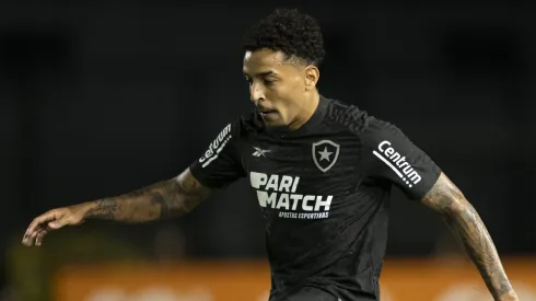 Gregore jogador do Botafogo durante partida contra o Vasco no estádio São Januário pelo campeonato Brasileiro A 2024. Foto: Jorge Rodrigues/AGIF
