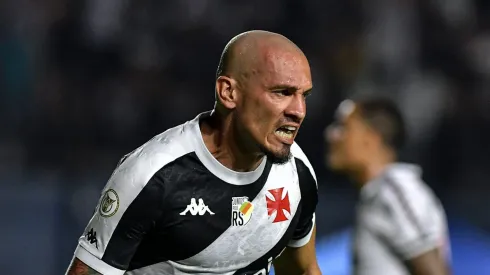 Maicon jogador do Vasco comemora seu gol durante partida contra o Vitoria no estadio Sao Januario pelo campeonato Brasileiro A 2024. Foto: Thiago Ribeiro/AGIF
