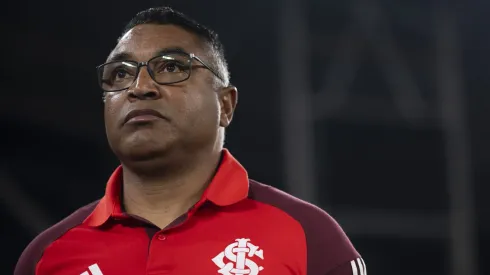 Roger Machado técnico do Internacional durante partida contra o Botafogo no estadio Engenhao pelo campeonato Brasileiro A 2024. 
