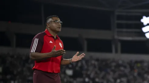 Roger Machado técnico do Internacional durante partida contra o Botafogo no estádio Engenhão pelo campeonato Brasileiro A 2024. 
