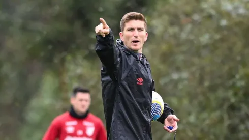 Varini terá uma dor de cabeça para resolver - Foto: José Tramontin/athletico.com.br