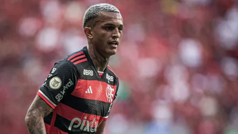 Wesley jogador do Flamengo durante partida contra o Criciuma no estadio Mane Garrincha pelo campeonato Brasileiro A 2024. Foto: Isabela Azine/AGIF
