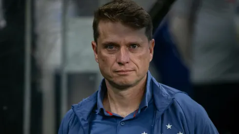 Fernando Seabra, técnico do Cruzeiro, durante partida contra o Atletico-MG no Mineirão, pelo Campeonato Brasileiro.
