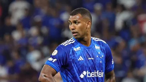 Walace jogador do Cruzeiro durante partida contra o Atletico-MG no estadio Mineirao pelo campeonato Brasileiro A 2024. 
